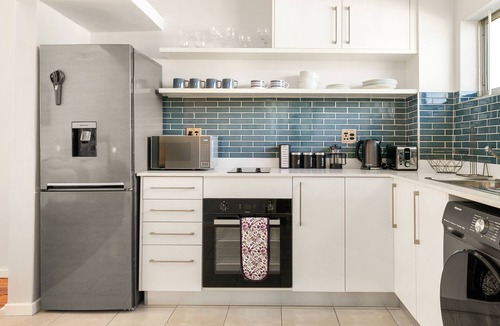 Three Anchor Bay Apartment | Central Stylish Studio in Three Anchor Bay