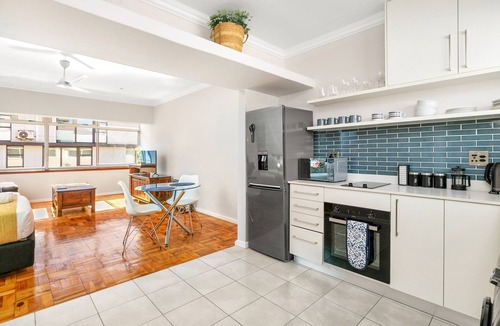 Three Anchor Bay Apartment | Central Stylish Studio in Three Anchor Bay
