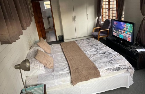 Greater Johannesburg Metropolitan Area Apartment | Central suburban suite in the heart of Joburg