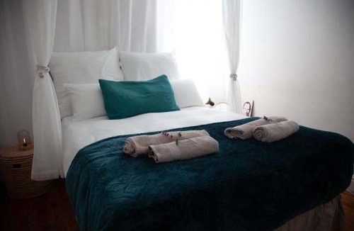 Cape Town Apartment | Central two double bedrooms in Bohemian Observatory