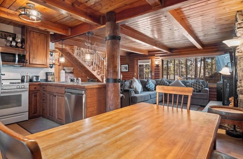 Rancho Bijou Cabin | Centrally located in South Lake Tahoe, The Bijou Retreat offers three full bathrooms, a private hot tub, high-speed WiFi, and convenient access to Heavenly Resort, beaches, restaurants, and hiking trails.