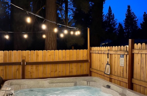 Rancho Bijou Cabin | Centrally located in South Lake Tahoe, The Bijou Retreat offers three full bathrooms, a private hot tub, high-speed WiFi, and convenient access to Heavenly Resort, beaches, restaurants, and hiking trails.