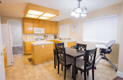 Folsom House | Centrally located, 4 BR family friendly in Folsom