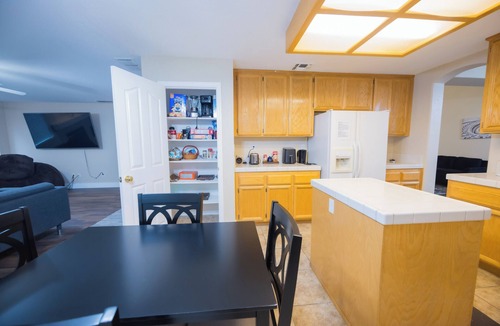 Folsom House | Centrally located, 4 BR family friendly in Folsom