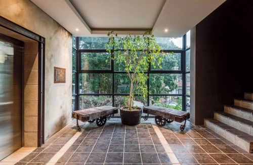 Trawal Apartment | Centrally Located and Within Walking Distance to Everything