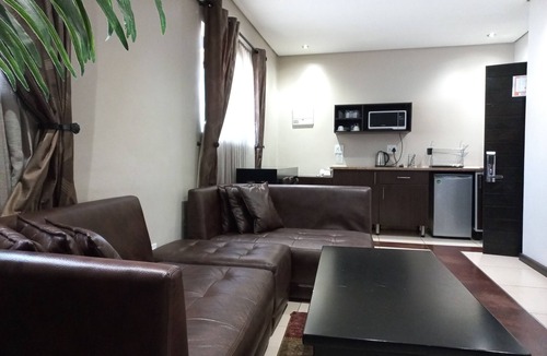 Greater Johannesburg Metropolitan Area Hotel | Centrally located in the heart of a rich historical suburb.