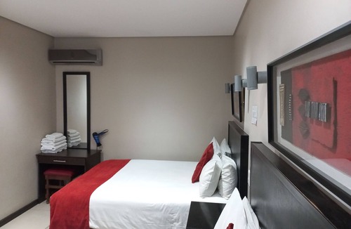 Greater Johannesburg Metropolitan Area Hotel | Centrally located in the heart of a rich historical suburb.