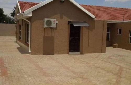 Kempton Park Cabin | Channel View Lodge
