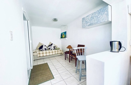 Bloubergstrand Apartment | Charming 1-bedroom apartment in Cape Town for Kite-surfer, surfer, sail surfing