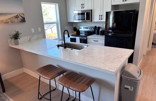 North Oak Park House | Charming 1-bedroom Bungalow Just 1 Mile From UC Davis Med Center