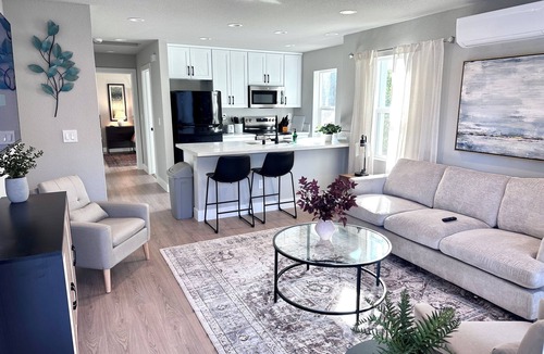 North Oak Park House | Charming 1-bedroom Bungalow 1 Mile From UC Davis Med