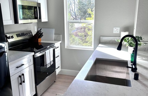 North Oak Park House | Charming 1-bedroom Bungalow 1 Mile From UC Davis Med
