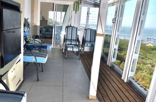 Betty's Bay House | Charming 1-bedroom house in gorgeous Betty's Bay with WiFi