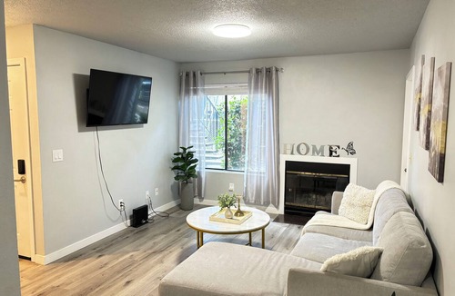 North Highlands Condo | Charming 2-bedroom condo with AC and WiFi in lovely North Highlands