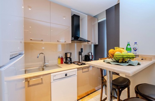 Cihangir Apartment | Charming 2-bedroom apartment with elevator in wonderful Istanbul with AC
