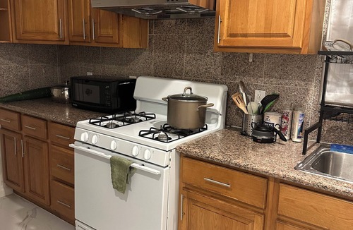 Dimond Apartment | Charming 2-bedroom apartment with AC in vibrant Oakland