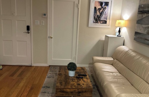 Dimond Apartment | Charming 2-bedroom apartment with AC in vibrant Oakland