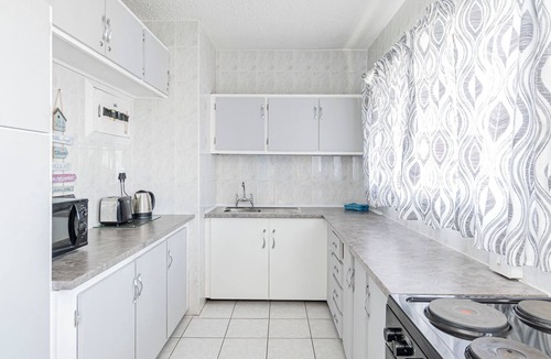 Kingsborough Apartment | Charming 2-bedroom beachfront apartment with WiFi in Amanzimtoti