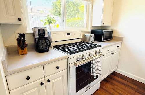 Montara Cottage | Charming 2-bedroom cottage less than one mile to Montara beach