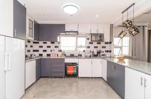 Greater Johannesburg Metropolitan Area House | Charming 2-Bedroom in Joburg