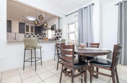 Greater Johannesburg Metropolitan Area House | Charming 2-Bedroom in Joburg