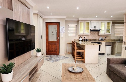 Jeffreys Bay Apartment | Charming 2-bedroom BeachApartment in Marvellous Jeffreys Bay Main Beach.