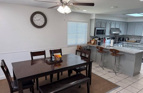 Acampo House | Charming 3-Bedroom Farmhouse Retreat with Open Deck!