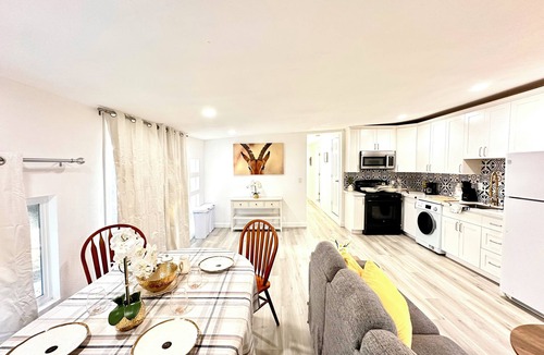 Sunnyvale House | Charming 3-bedroom Guesthouse with WiFi in Sunnyvale