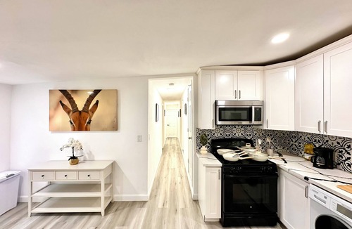 Sunnyvale House | Charming 3-bedroom Guesthouse with WiFi in Sunnyvale