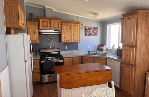 Mc Gill House | Charming 3-bedroom house in enchanting McGill with AC