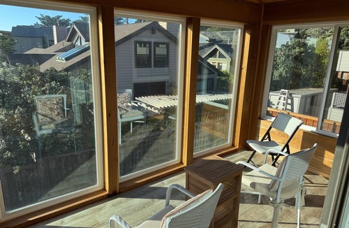 Moss Beach House | Charming 3BR/3BA home with WiFi in Moss Beach ocean view 1/2 block from beach