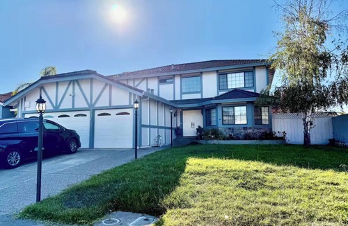 Vallejo House | Charming 4-bedroom house with fitness room & family room in delightful Vallejo