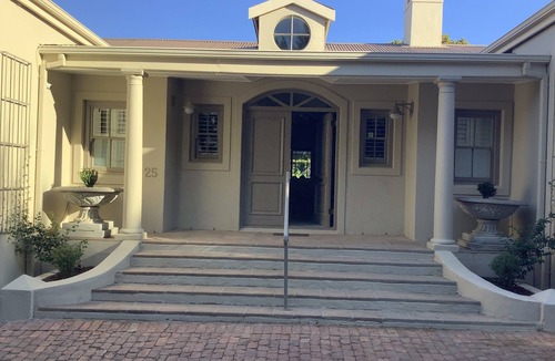 Franschhoek House | Charming 4-bedroom house in lovely Franschhoek with pool.