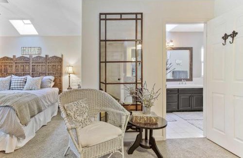Kenwood House | Charming 4BR Wine Country Getaway with Spa & Firepit