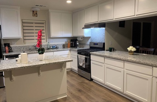 Riverbank House | Charming 5-bedroom house with AC in Riverbank