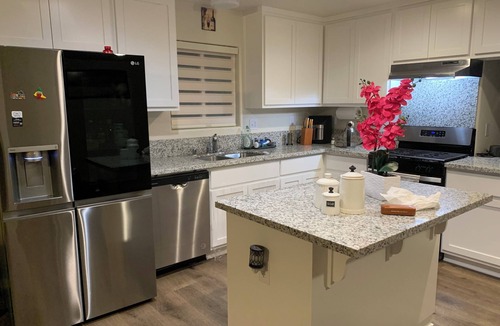 Riverbank House | Charming 5-bedroom house with AC in Riverbank