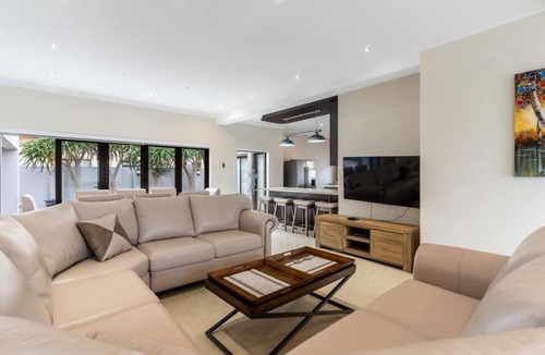 Big Bay Cottage | Charming 6-bedroom cottage with WiFi, AC in beautiful Cape Town