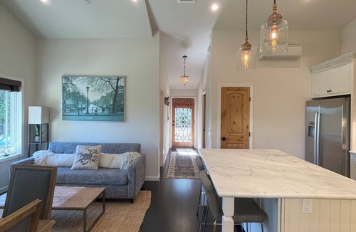 Almonte Cottage | Charming and private detached cottage unit with AC in beautiful Mill Valley
