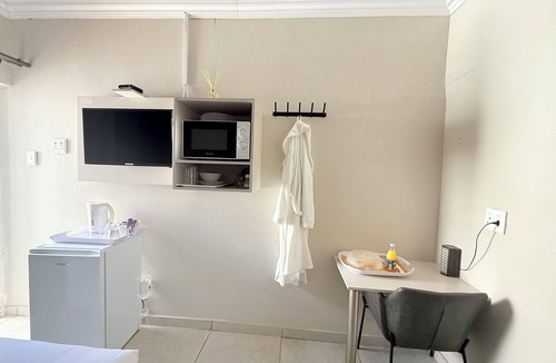 Welkom Bed & Breakfast | Charming B&B with WiFi and AC in Welkom, South Africa