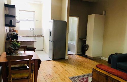 Sea Point Apartment | Charming, Central 1 Bed apartment