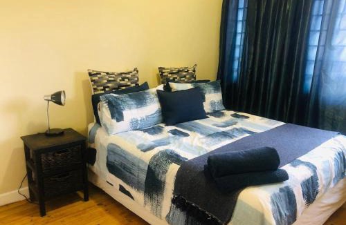 Sea Point Apartment | Charming, Central 1 Bed apartment