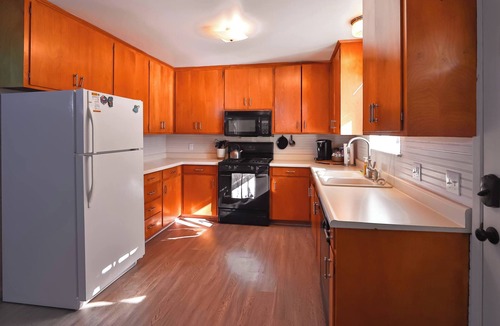 Tahoe Paradise Cabin | Charming Cherokee Cabin – Secluded Stay for 6 Just 10 Minutes to Tahoe!