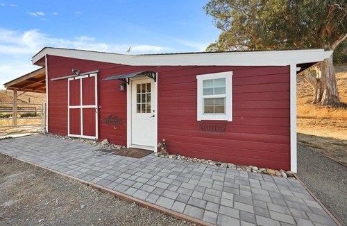 Petaluma Cottage | Charming cottage in Petaluma, outside historic downtown 9 acres with great views