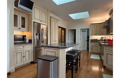 Easton Addition House | Charming Executive Home – Near SFO Burlingame & SF