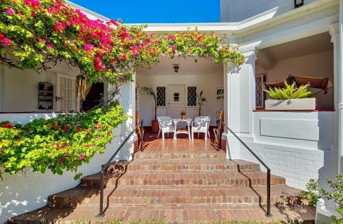 Three Anchor Bay House | Charming Family Home