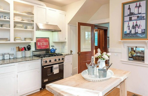 Geyserville Other | Charming farmhouse with 3 bedrooms and WiFi, AC in Geyserville