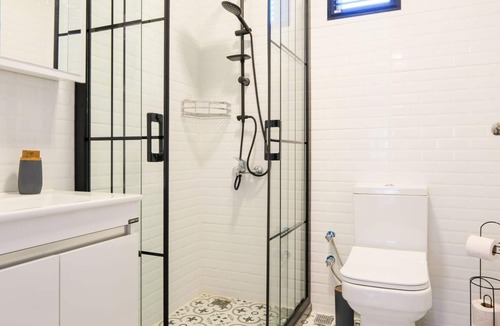 Ozbek Koyu Villa | Charming Flat w Balcony 15 min to Urla Art Street