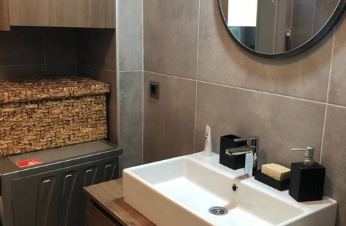 Arnavutkoy Apartment | Charming Flat with Balcony in Bebek