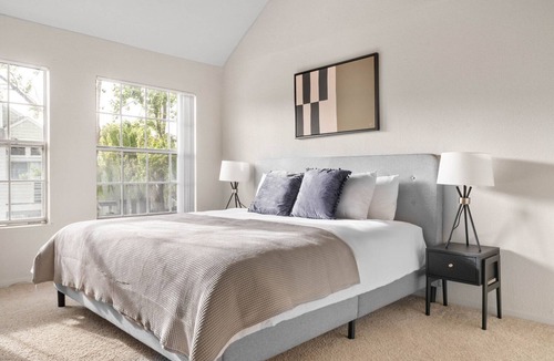 Foster City Apartment | Charming Foster City 2BR w/Gym, 2 Pools & W/D, near VISA, by Blueground