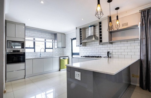 Cape Town Villa | Charming getaway:unwind and refresh